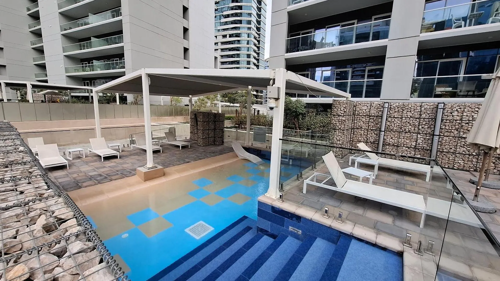 Burj View - Chic 2Br - 5Min Dubai Mall Canal Apartment