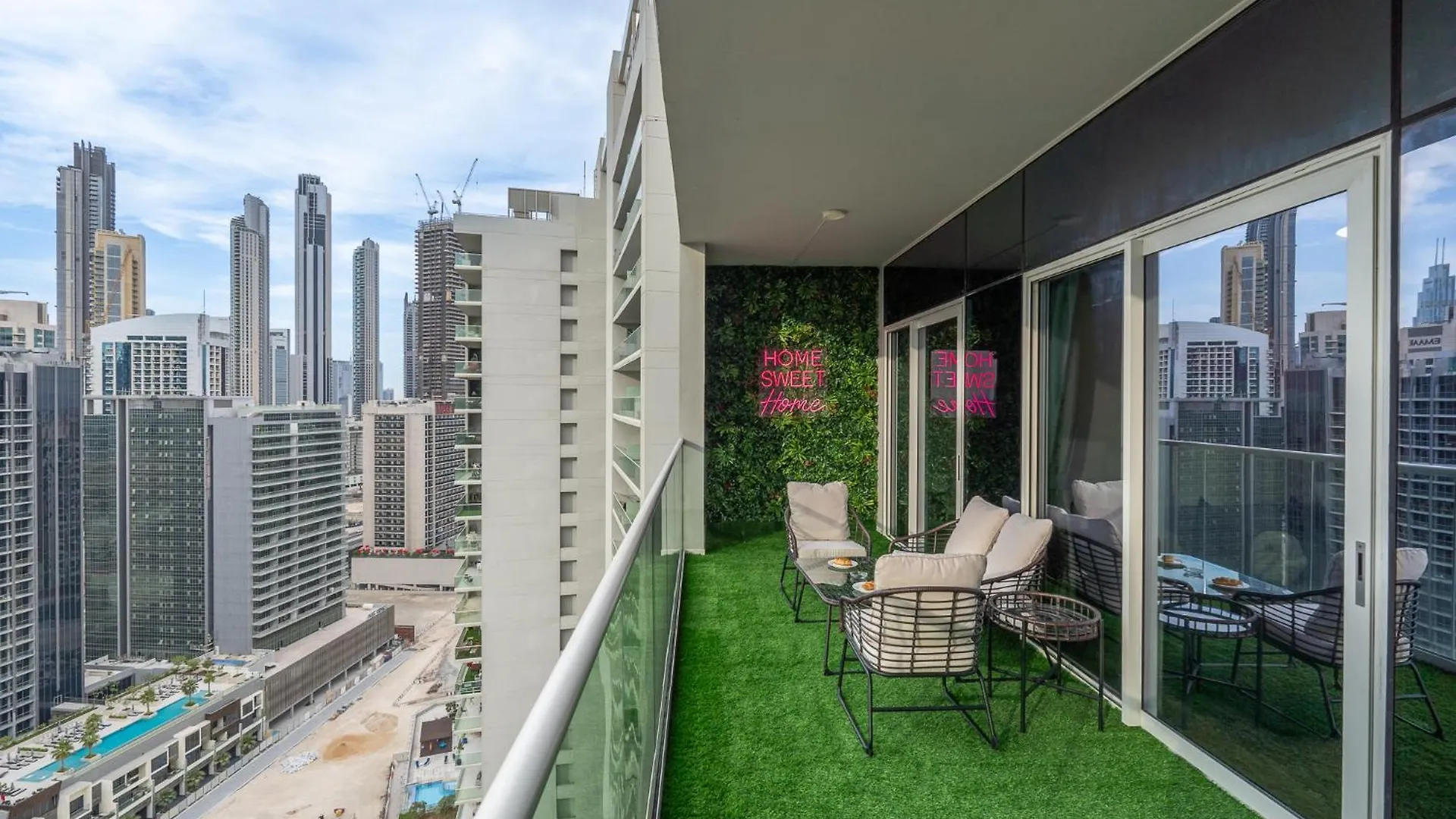 Apartment Burj View - Chic 2Br - 5Min Dubai Mall Canal