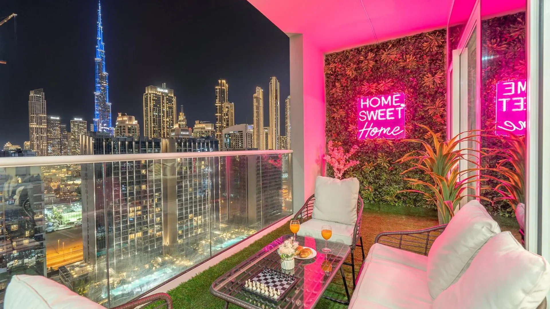 Burj View - Chic 2Br - 5Min Dubai Mall Canal