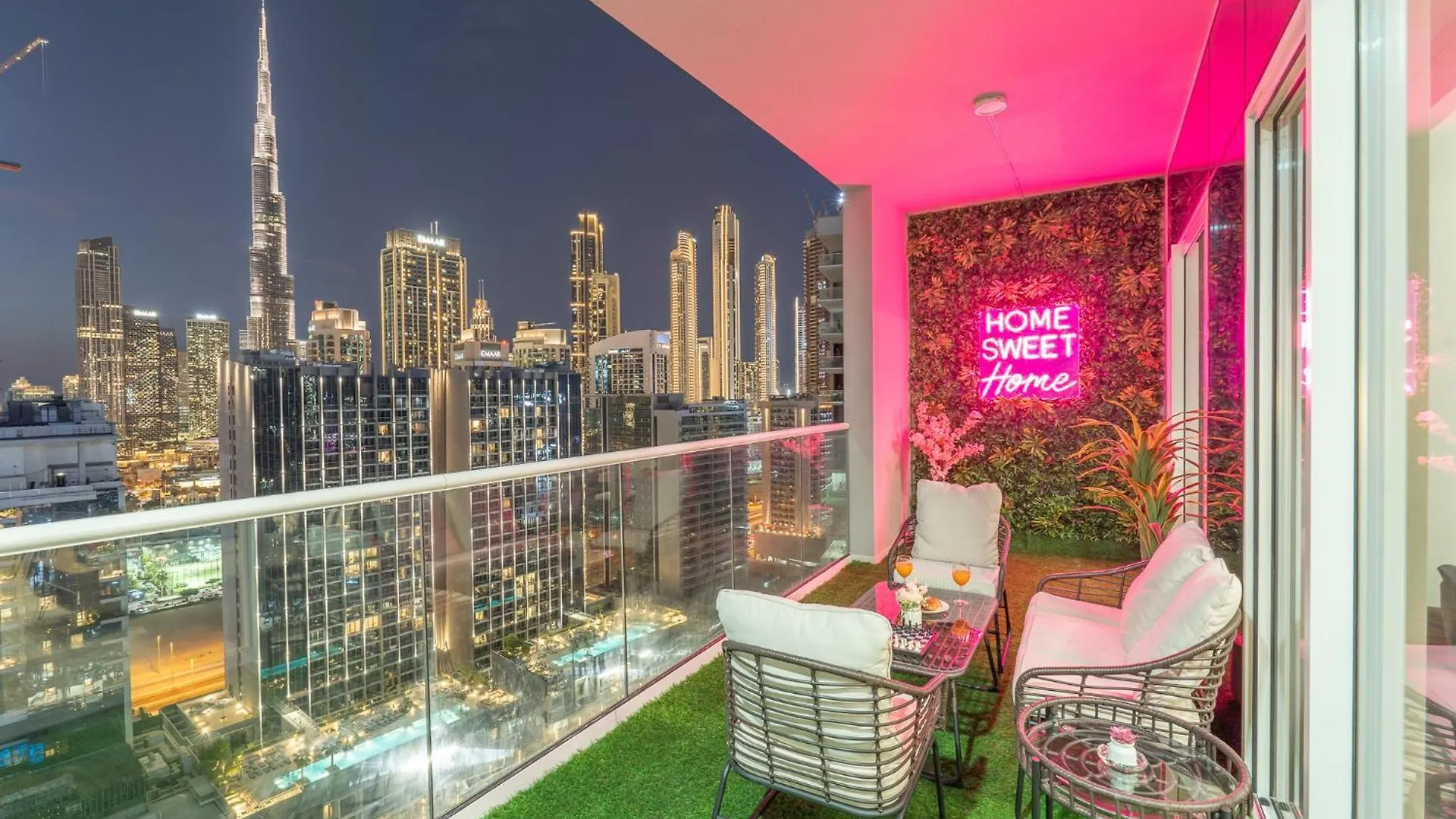 Burj View - Chic 2Br - 5Min Dubai Mall Canal