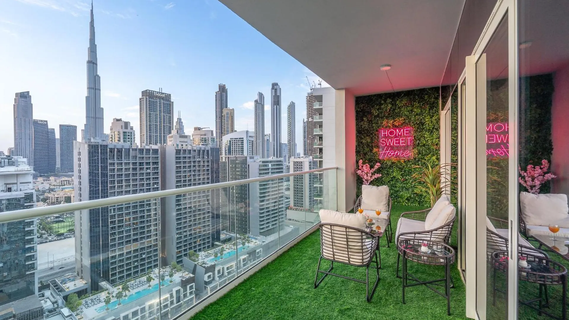 Apartment Burj View - Chic 2Br - 5Min Dubai Mall Canal United Arab Emirates