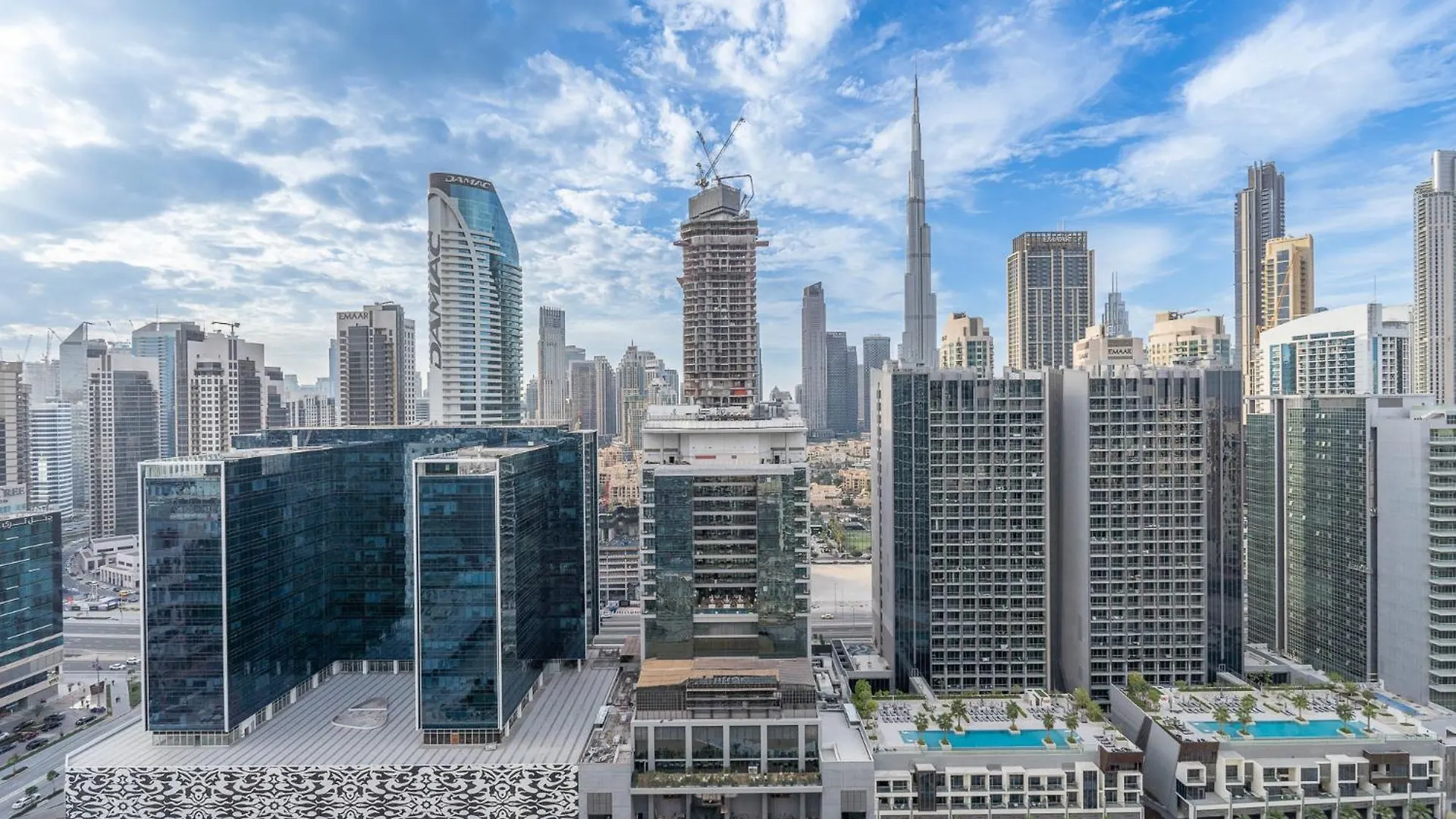 Burj View - Chic 2Br - 5Min Dubai Mall Canal