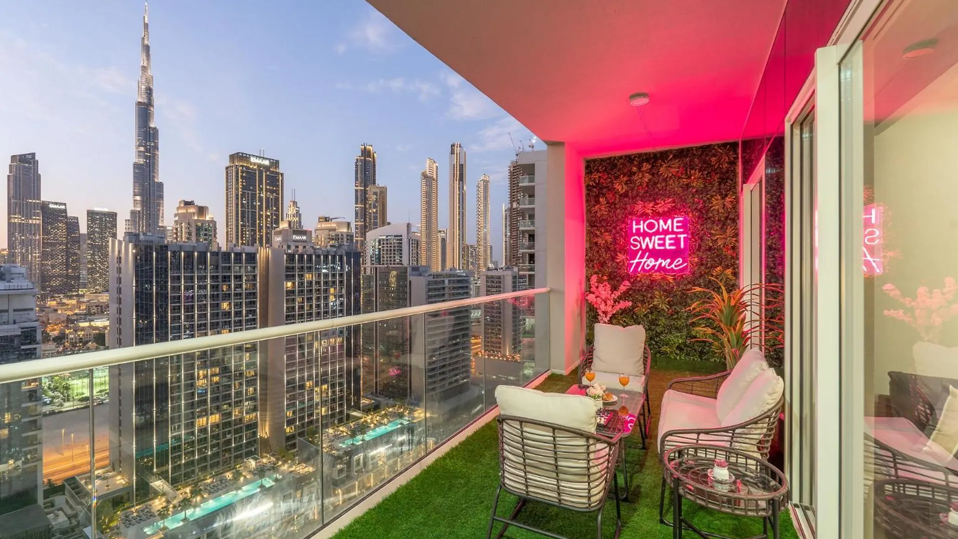 Burj View - Chic 2Br - 5Min Dubai Mall Canal