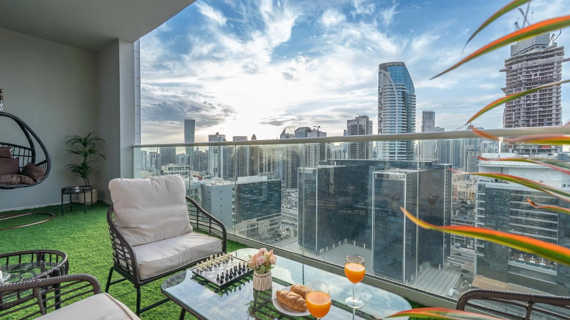 Burj View - Chic 2Br - 5Min Dubai Mall Canal United Arab Emirates