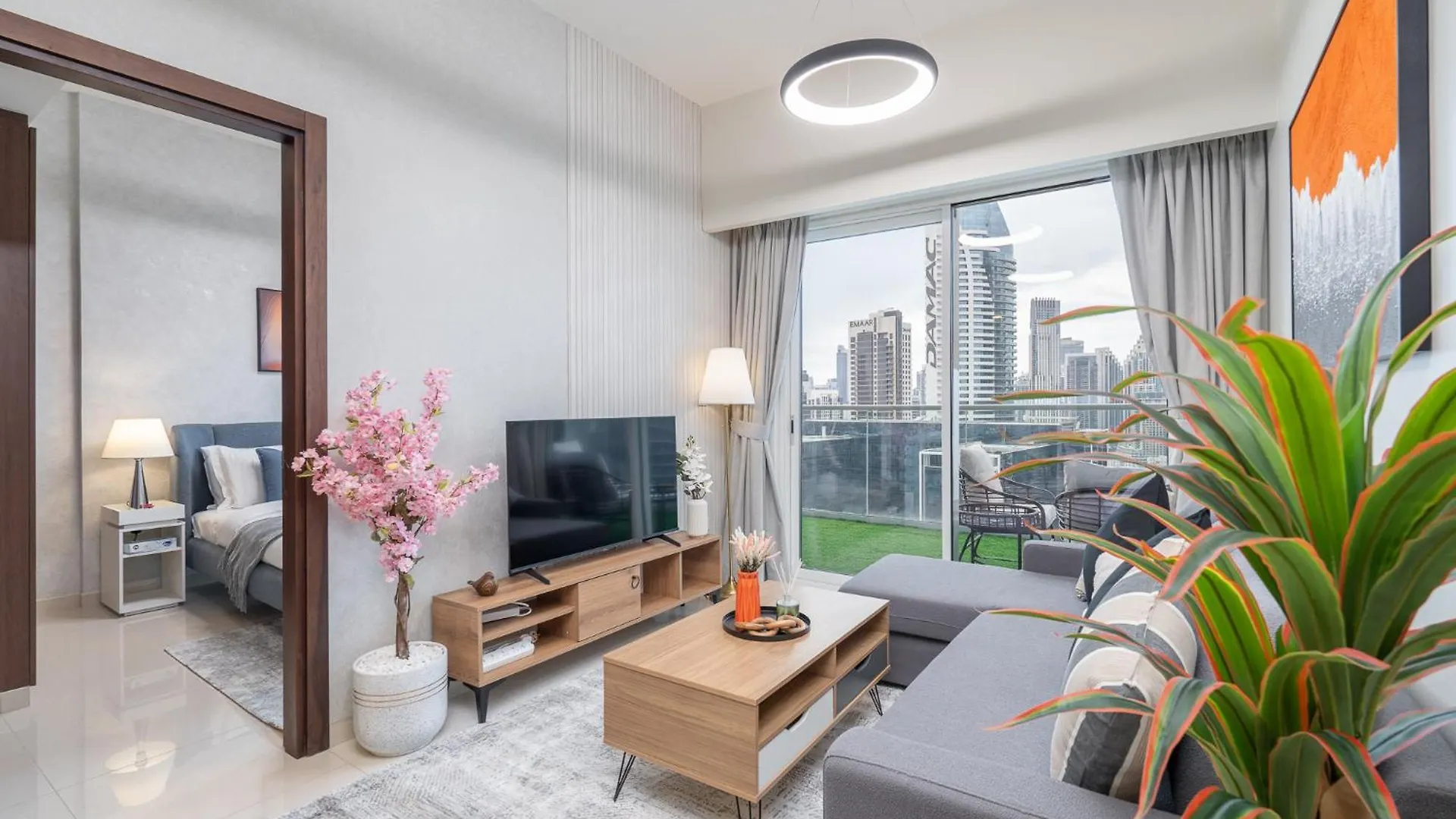 Burj View - Chic 2Br - 5Min Dubai Mall Canal Apartment