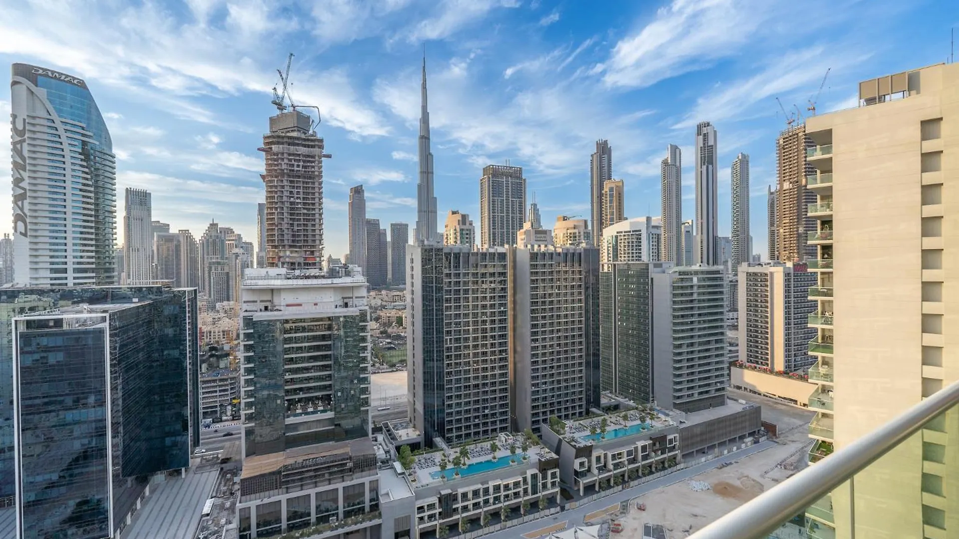 Burj View - Chic 2Br - 5Min Dubai Mall Canal