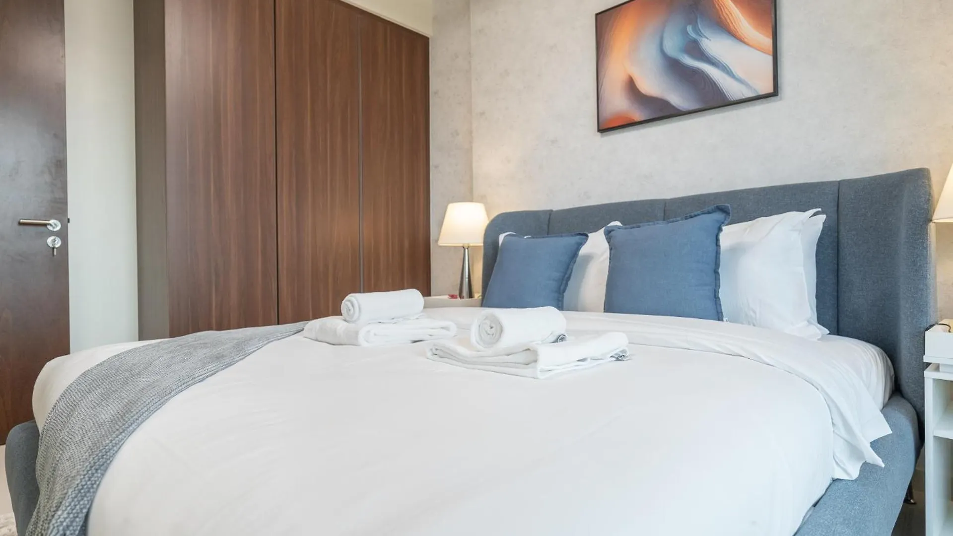 Apartment Burj View - Chic 2Br - 5Min Dubai Mall Canal