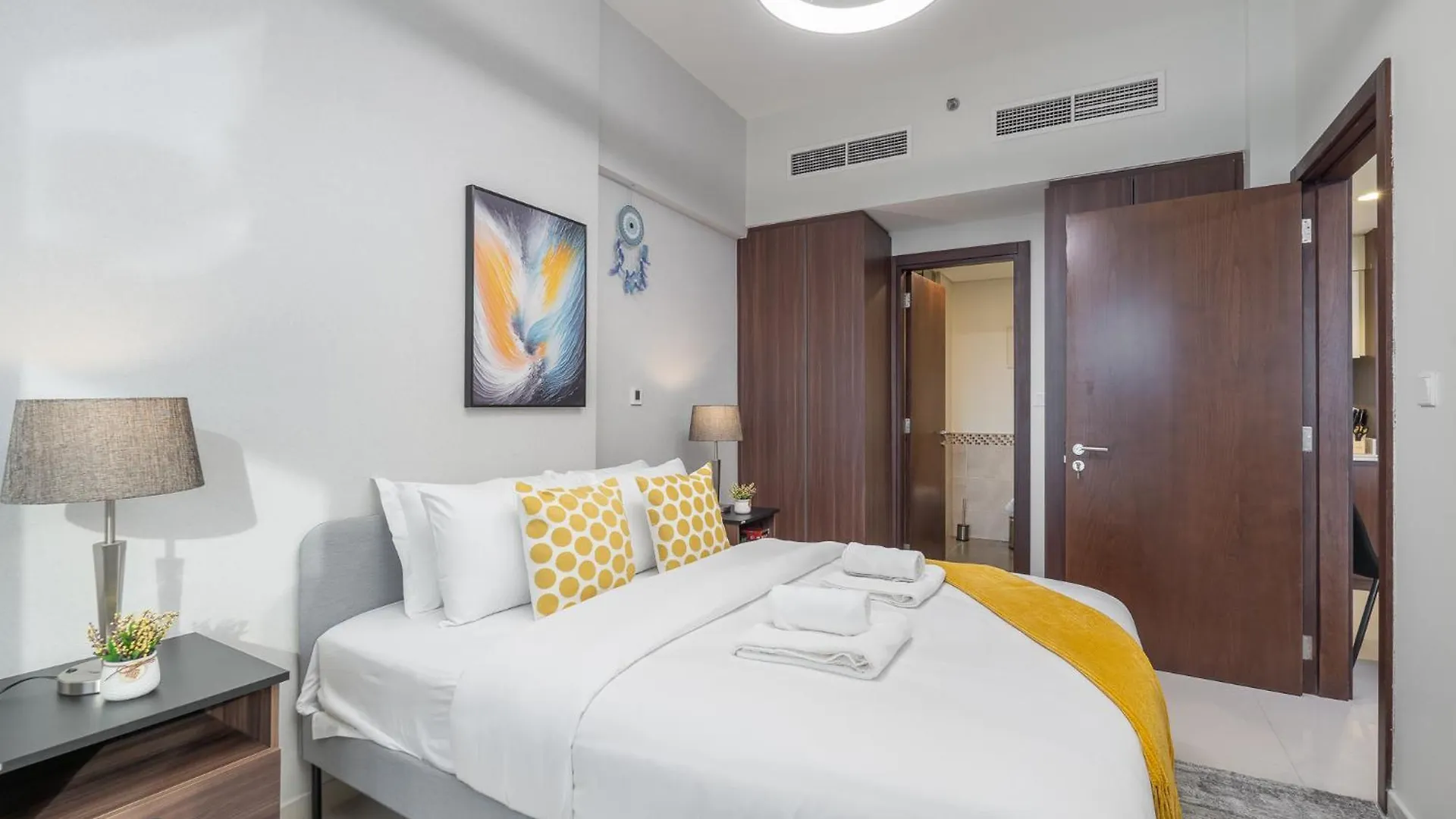 Burj View - Chic 2Br - 5Min Dubai Mall Canal United Arab Emirates