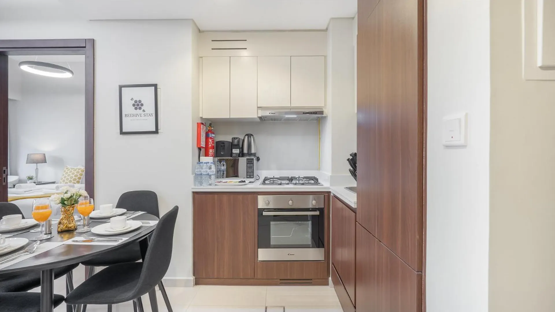 Burj View - Chic 2Br - 5Min Dubai Mall Canal