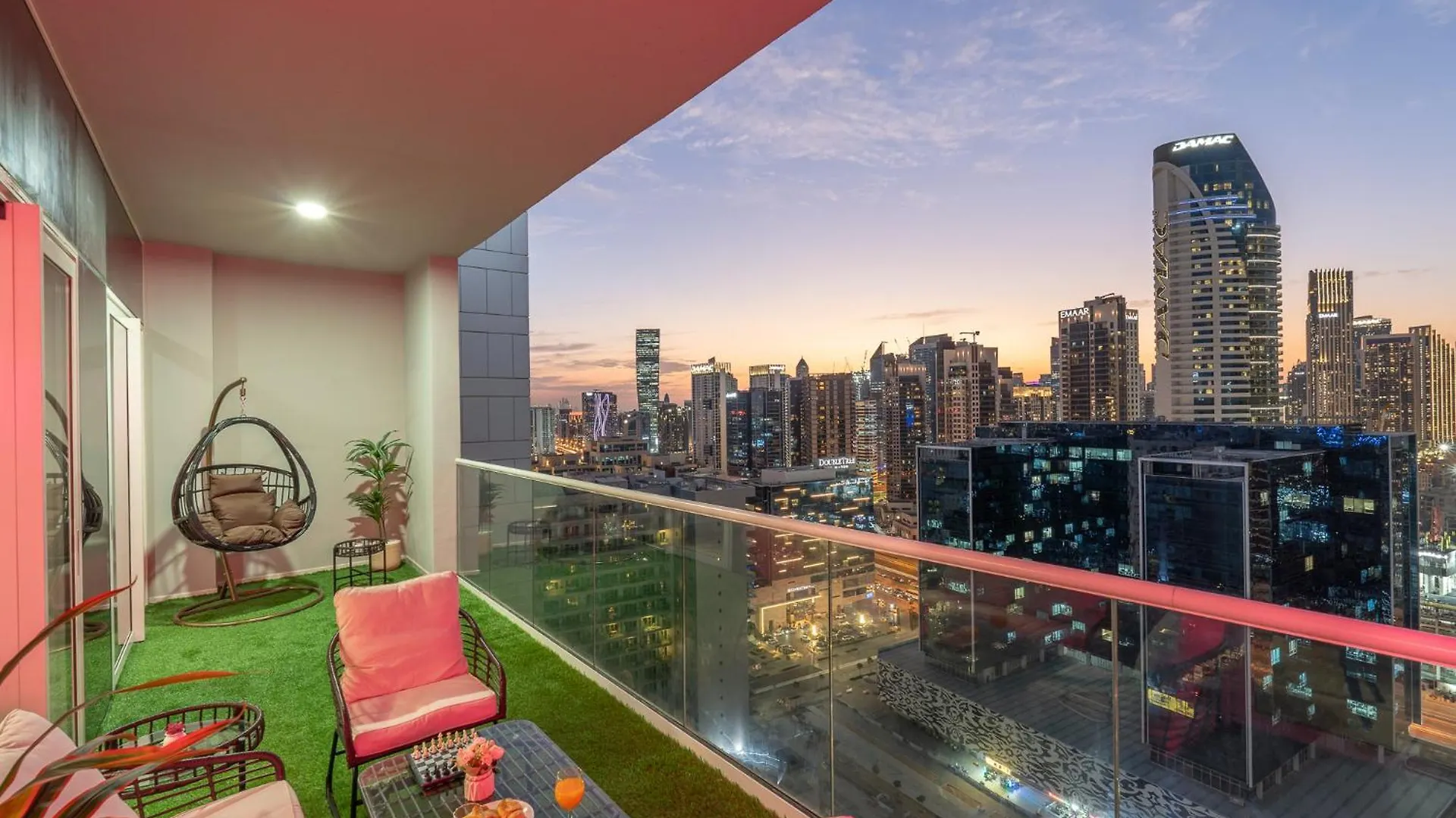 Burj View - Chic 2Br - 5Min Dubai Mall Canal