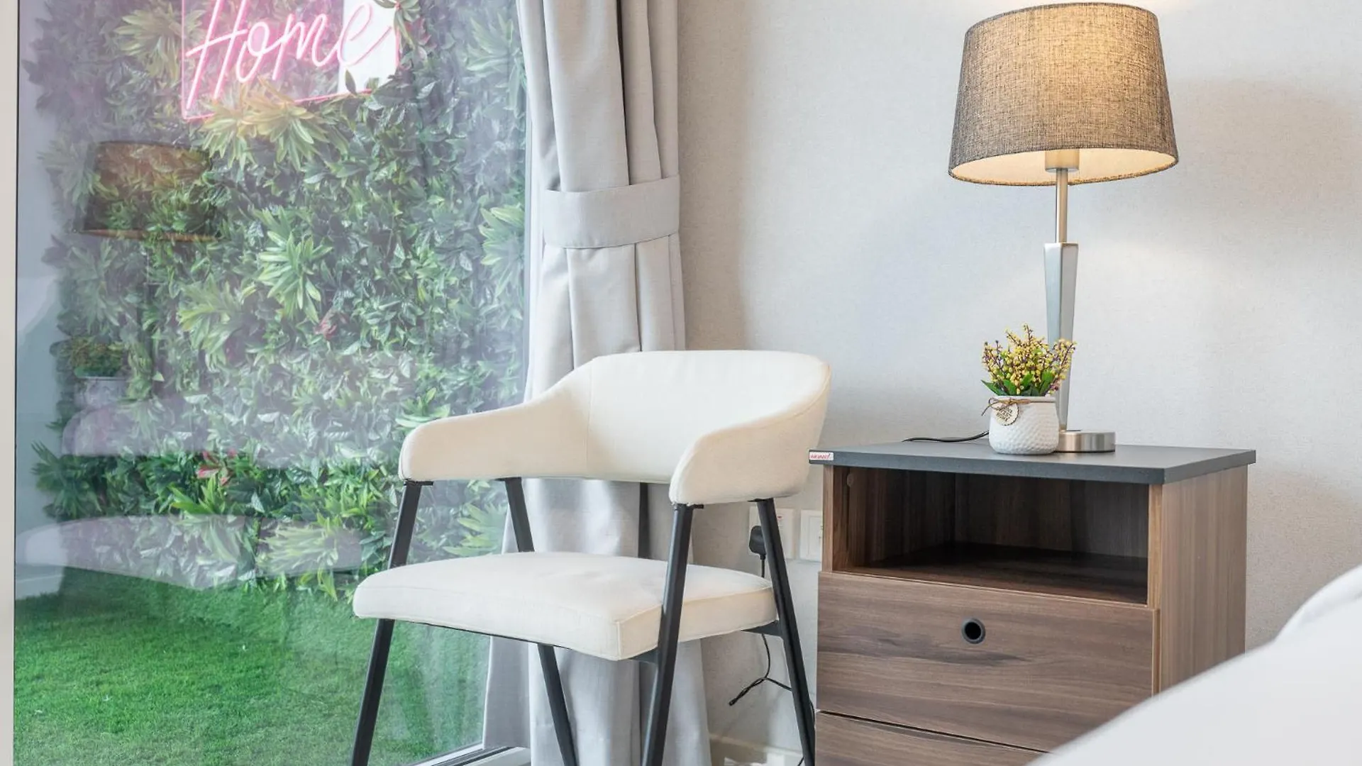 Apartment Burj View - Chic 2Br - 5Min Dubai Mall Canal